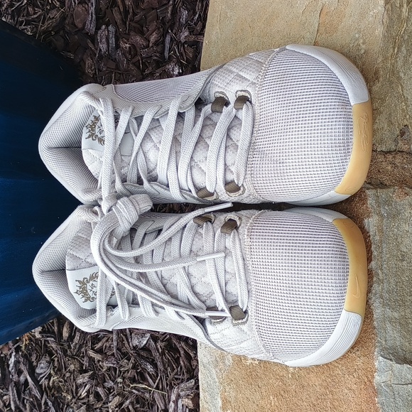 Nike Basketball Lebron Witness 8 Sneakers Excellent Condition Size 10 - Picture 4 of 8